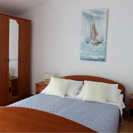 Tonci Apartment *