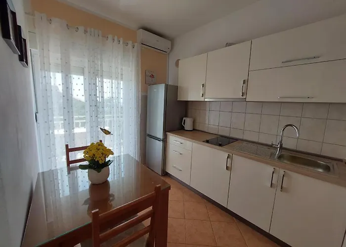Apartment Tonci Primosten